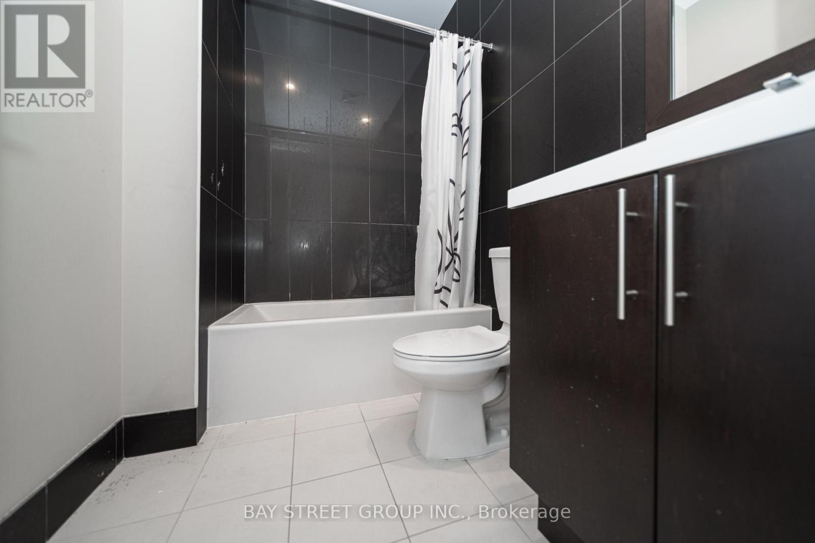 3301 - 2 Anndale Drive, Toronto, ON - Indoor Photo Showing Bathroom