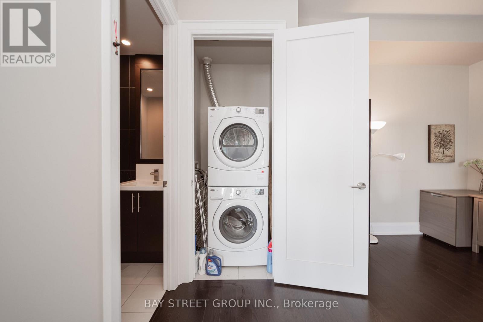 3301 - 2 Anndale Drive, Toronto, ON - Indoor Photo Showing Laundry Room