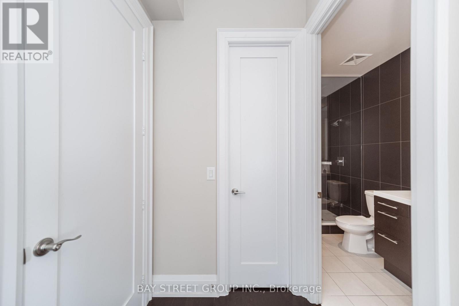 3301 - 2 Anndale Drive, Toronto, ON - Indoor Photo Showing Bathroom