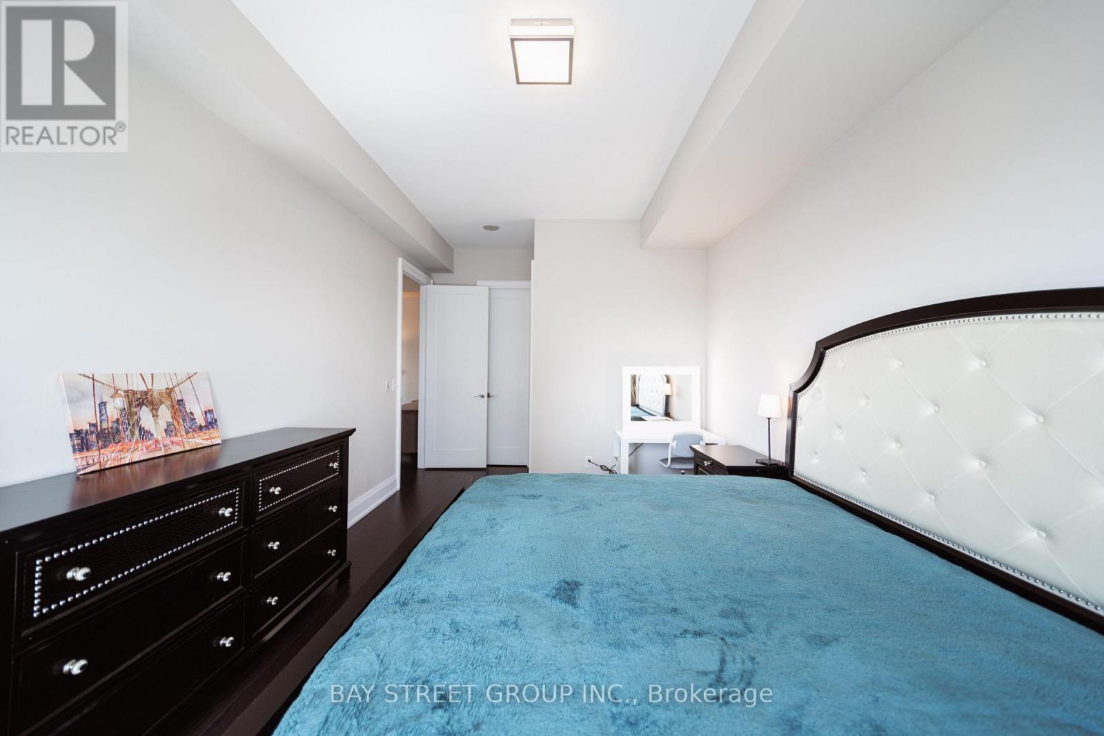 3301 - 2 Anndale Drive, Toronto, ON - Indoor