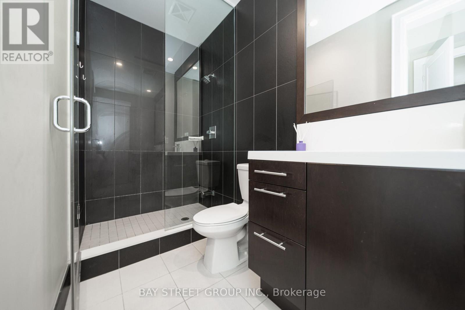 3301 - 2 Anndale Drive, Toronto, ON - Indoor Photo Showing Bathroom
