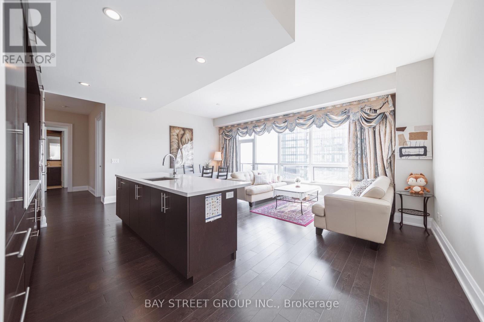 3301 - 2 Anndale Drive, Toronto, ON - Indoor