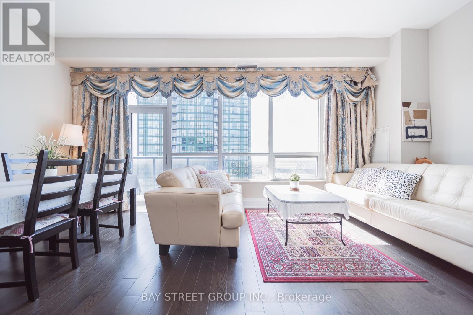 3301 - 2 Anndale Drive, Toronto, ON - Indoor Photo Showing Living Room
