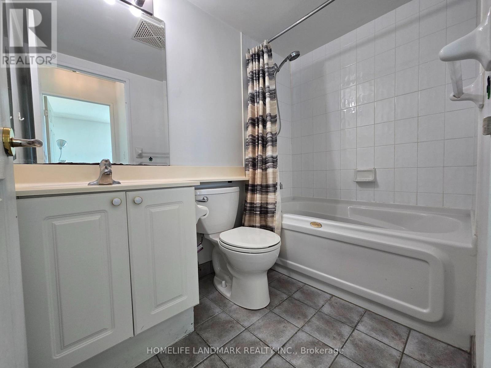 2206 - 1 Lee Centre Drive, Toronto, ON - Indoor Photo Showing Bathroom