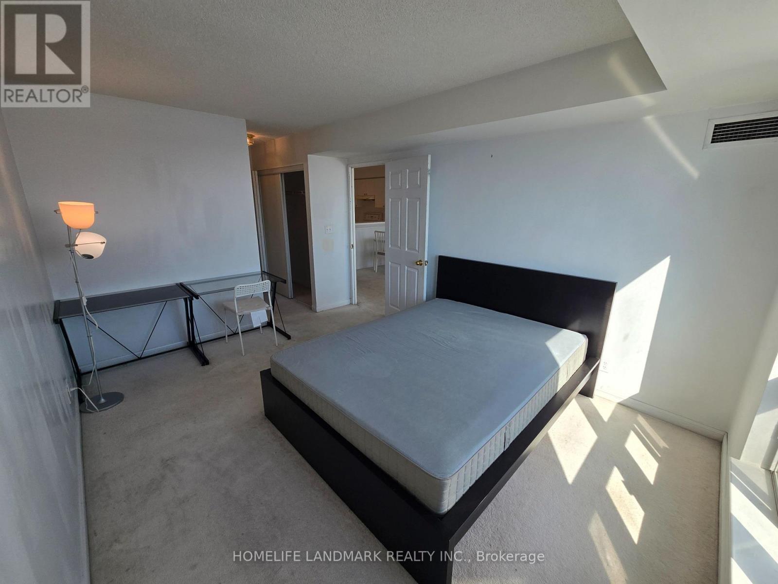 2206 - 1 Lee Centre Drive, Toronto, ON - Indoor Photo Showing Bedroom