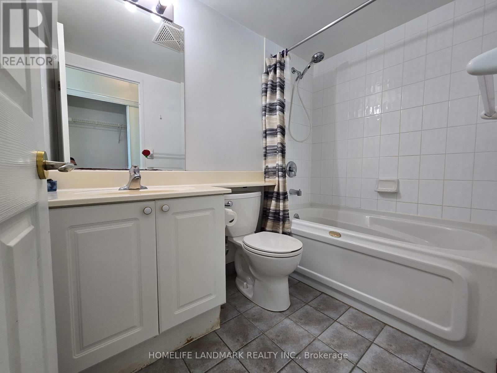 2206 - 1 Lee Centre Drive, Toronto, ON - Indoor Photo Showing Bathroom