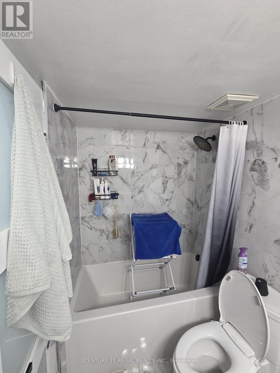 102 - 360 Ridelle Avenue, Toronto, ON - Indoor Photo Showing Bathroom