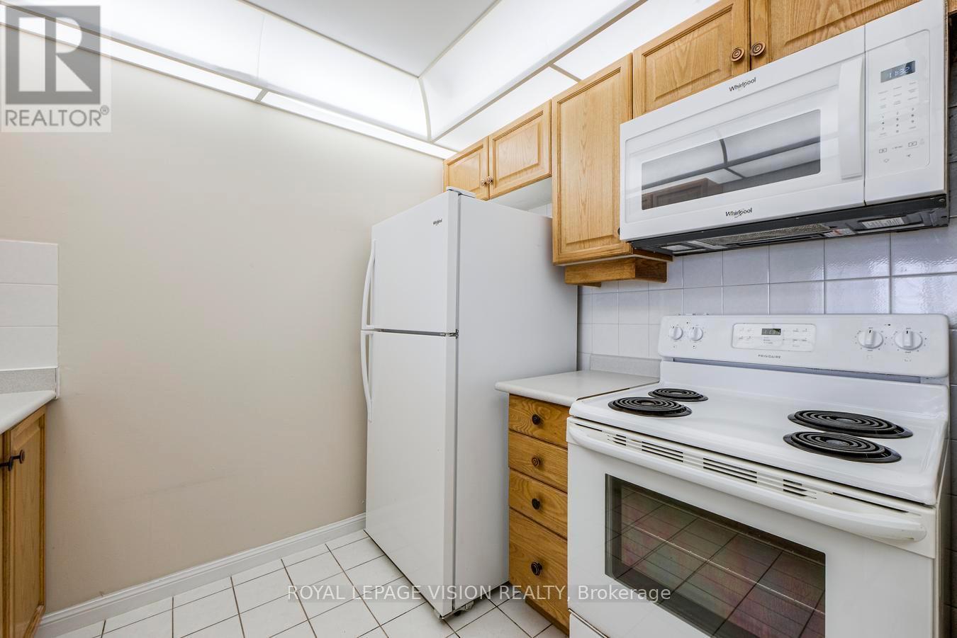 2015 - 88 Corporate Drive, Toronto, ON - Indoor Photo Showing Kitchen
