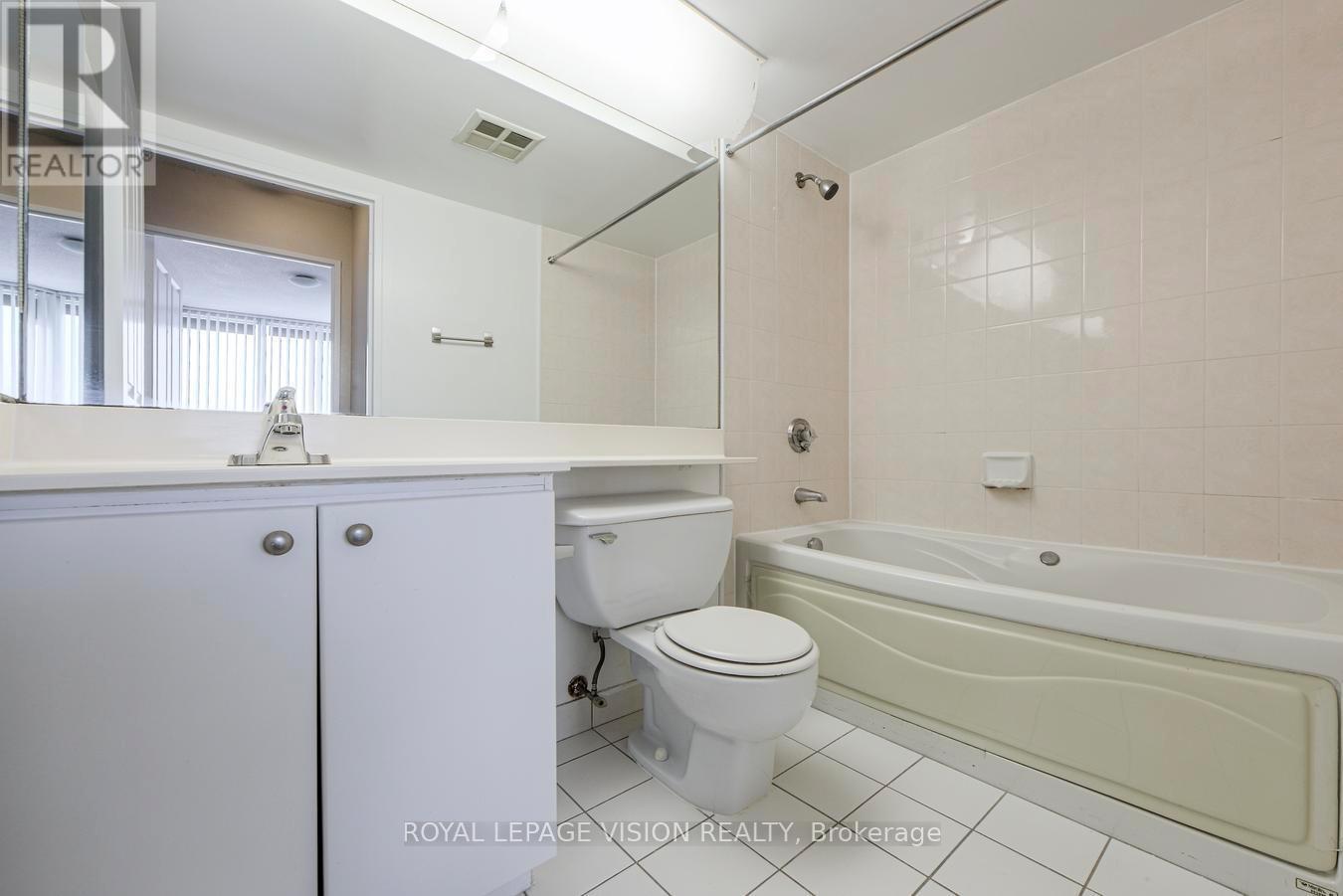 2015 - 88 Corporate Drive, Toronto, ON - Indoor Photo Showing Bathroom