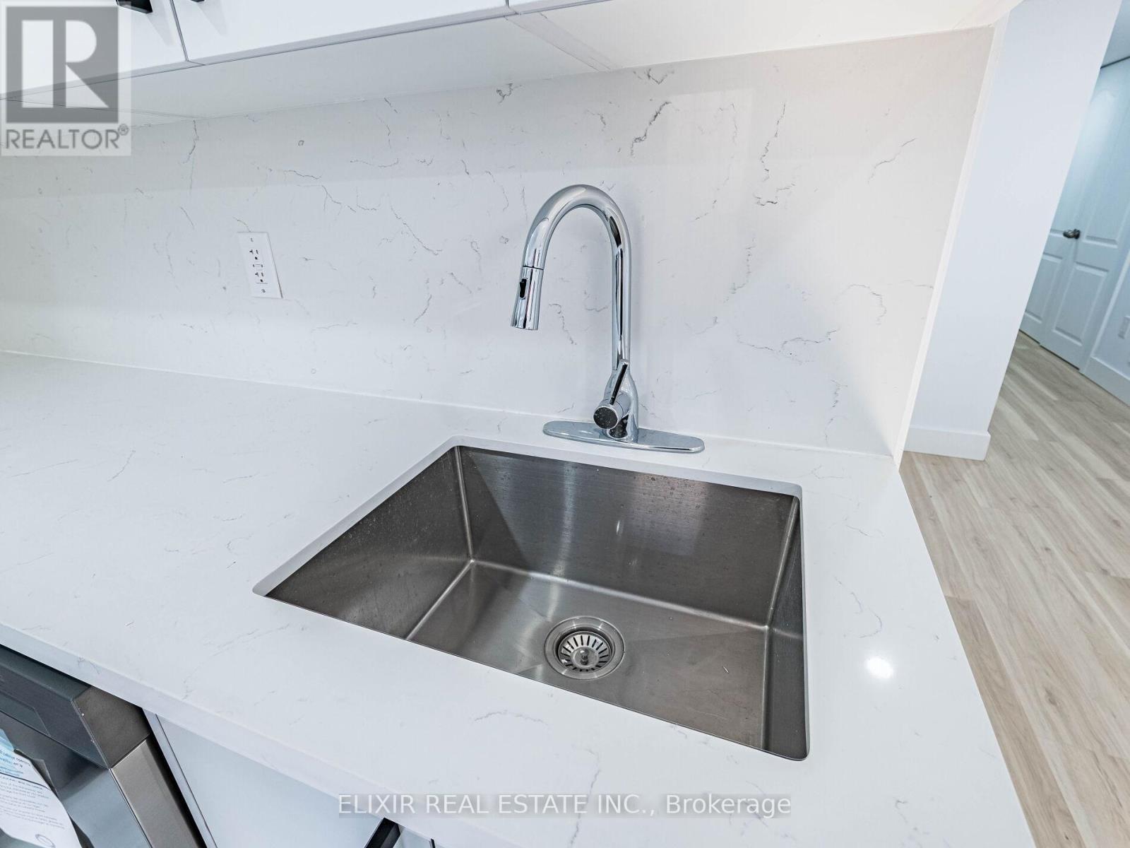 20 Penn Drive, Brampton, ON - Indoor Photo Showing Kitchen