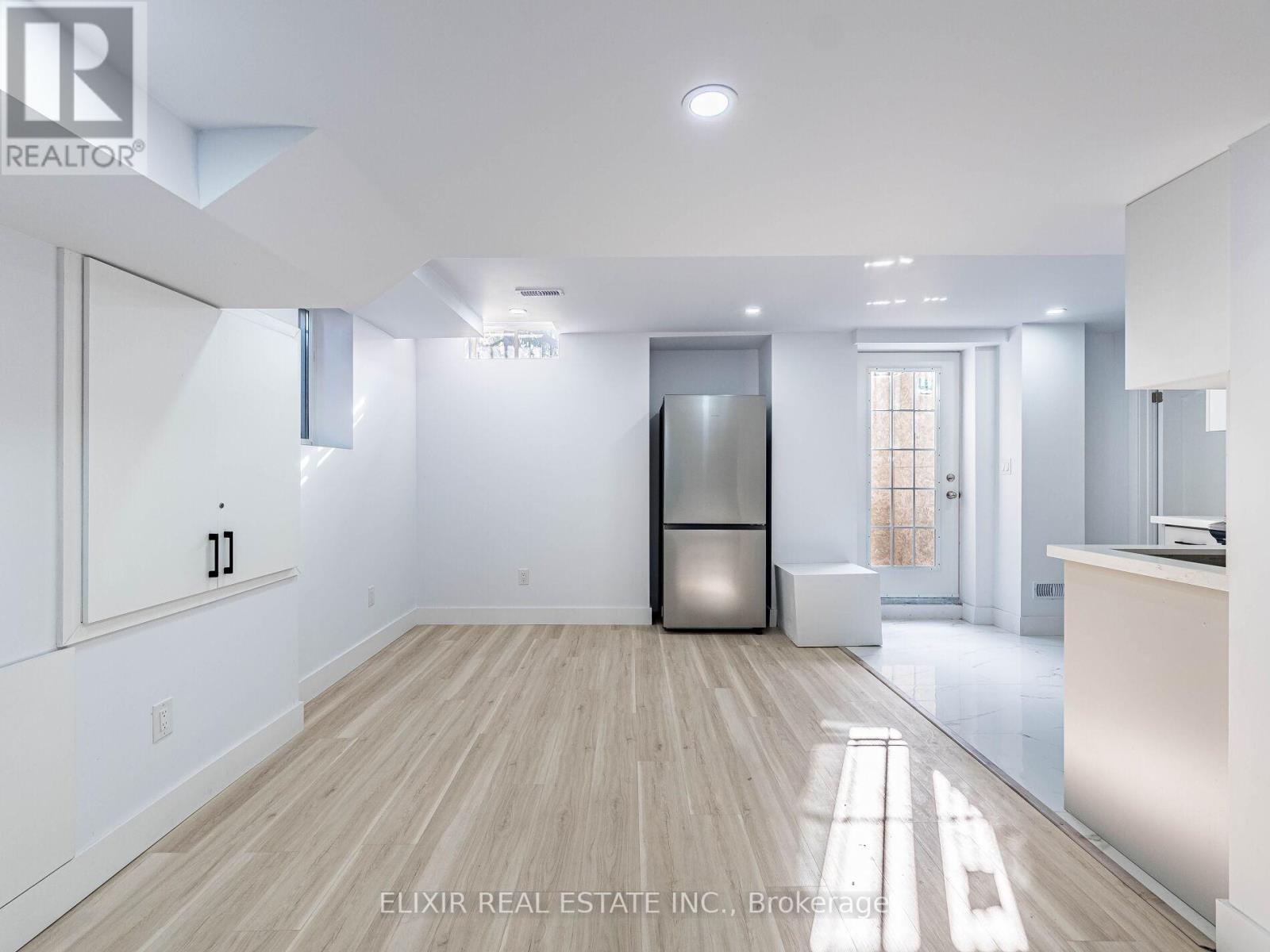 20 Penn Drive, Brampton, ON - Indoor Photo Showing Other Room