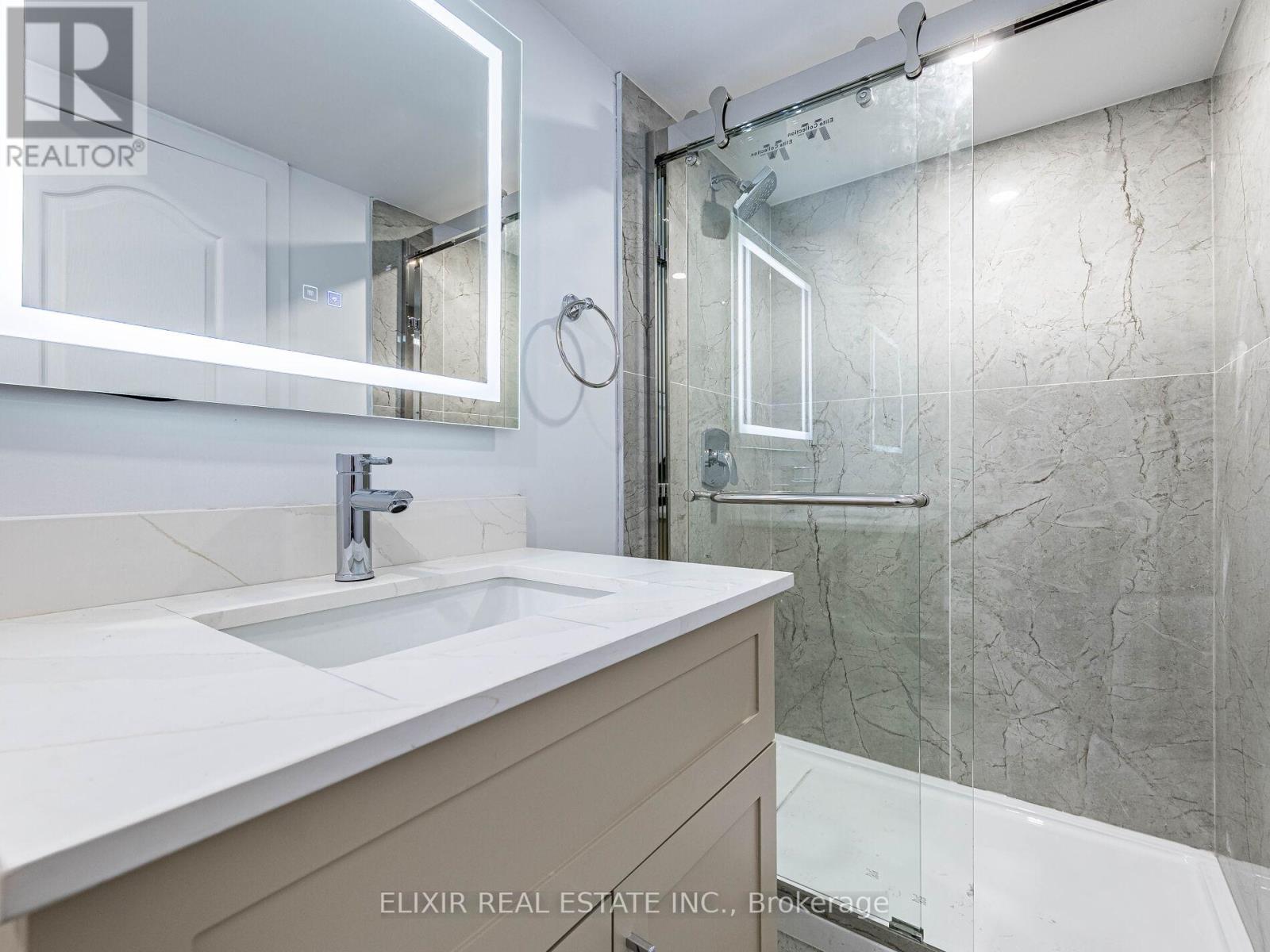 20 Penn Drive, Brampton, ON - Indoor Photo Showing Bathroom
