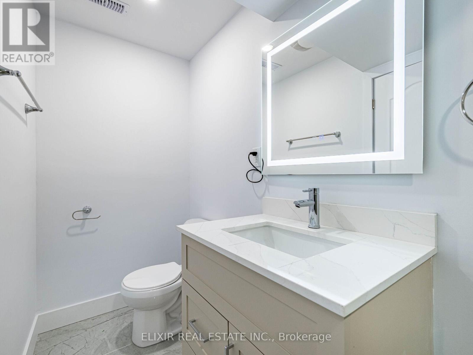 20 Penn Drive, Brampton, ON - Indoor Photo Showing Bathroom