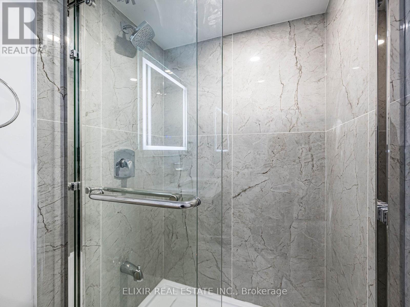 20 Penn Drive, Brampton, ON - Indoor Photo Showing Bathroom