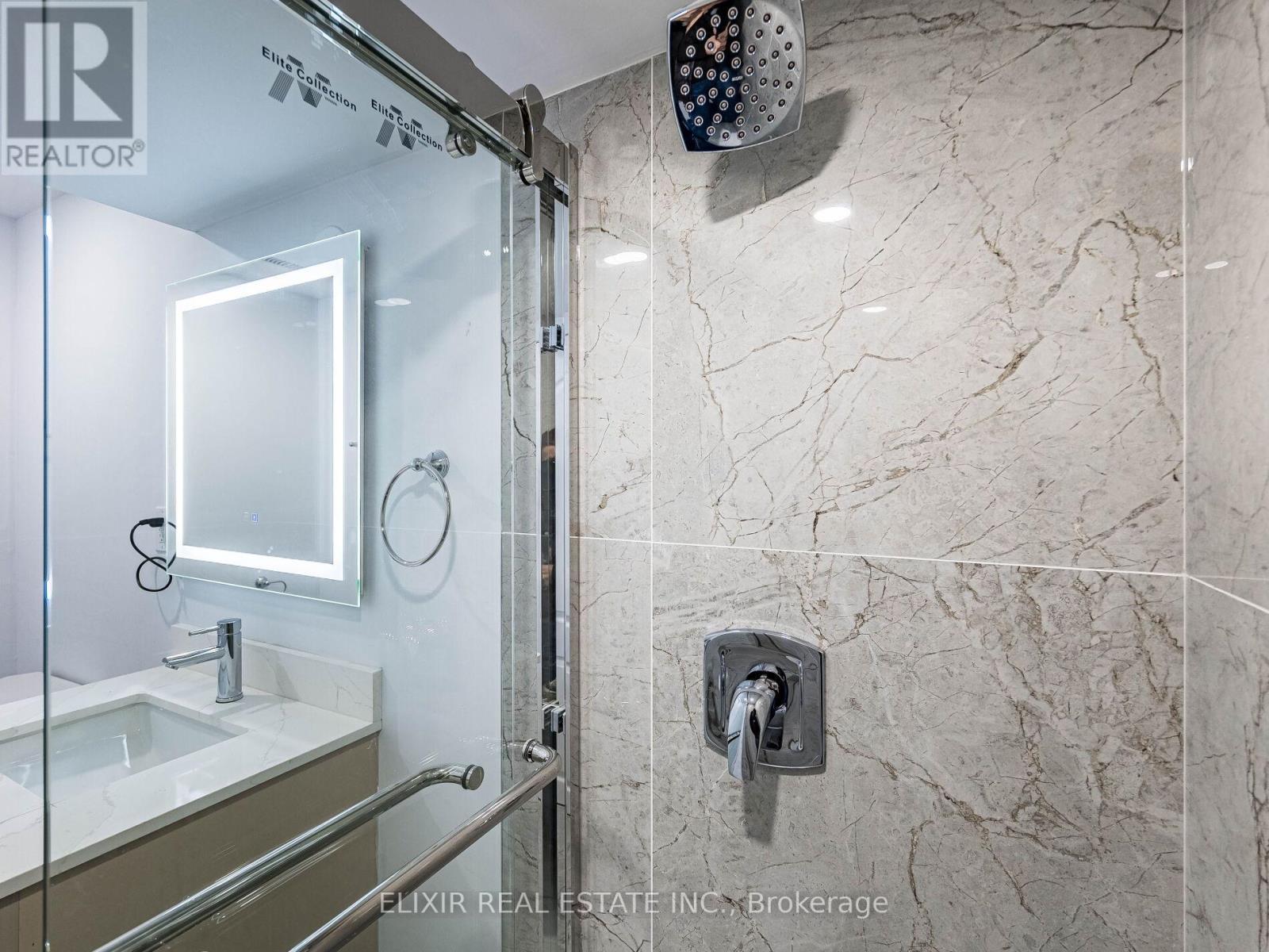 20 Penn Drive, Brampton, ON - Indoor Photo Showing Bathroom