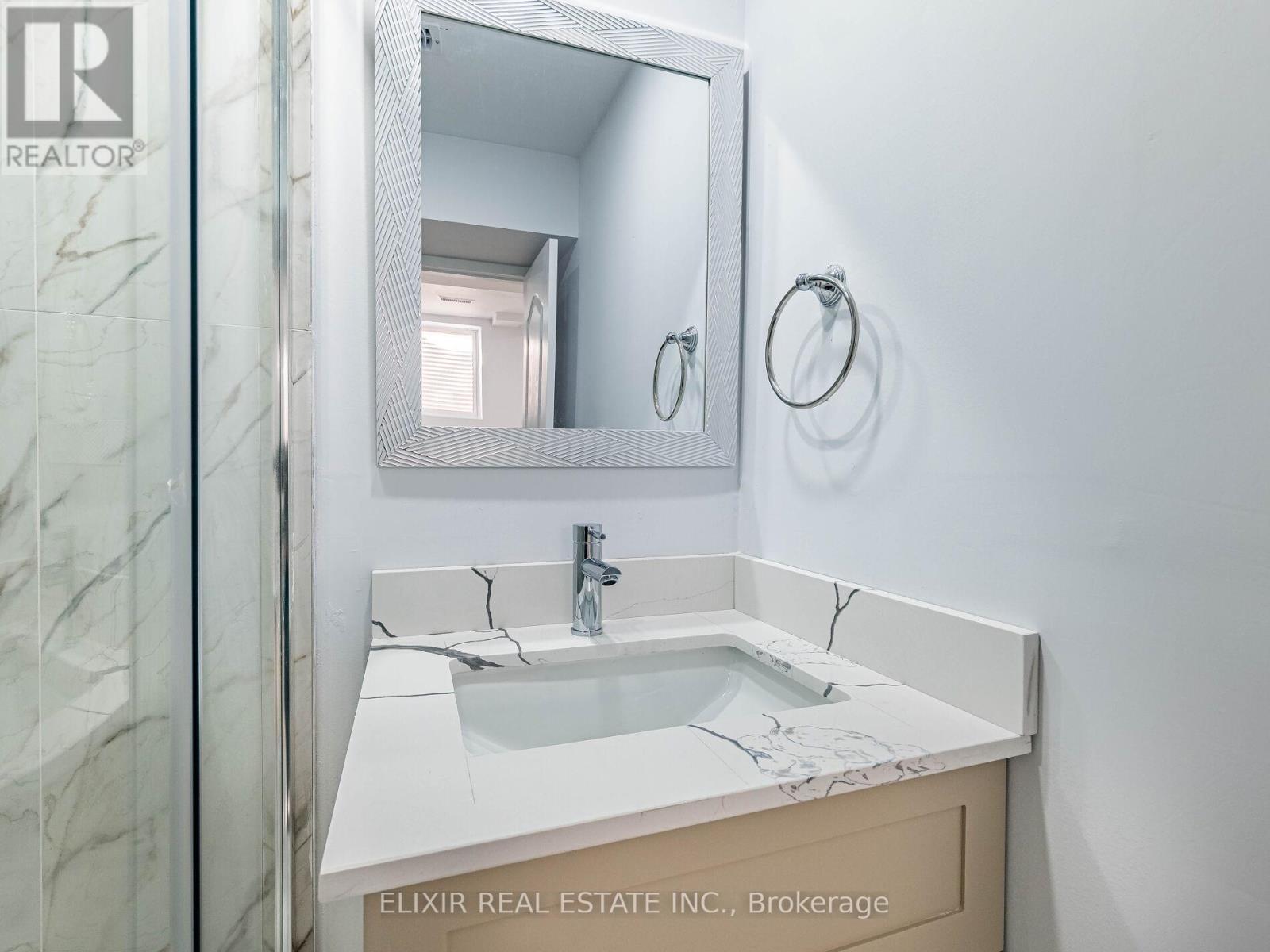 20 Penn Drive, Brampton, ON - Indoor Photo Showing Bathroom