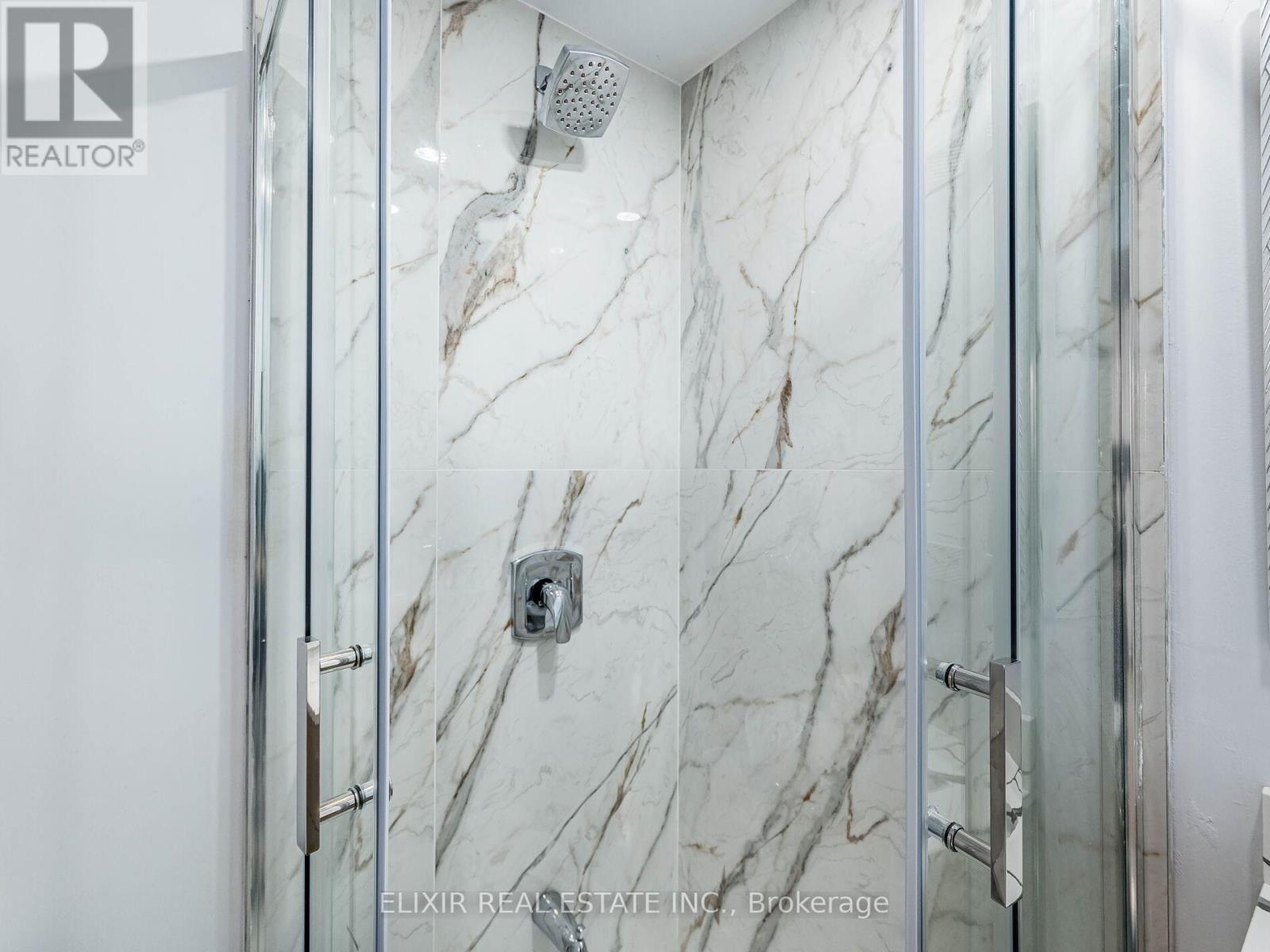 20 Penn Drive, Brampton, ON - Indoor Photo Showing Bathroom