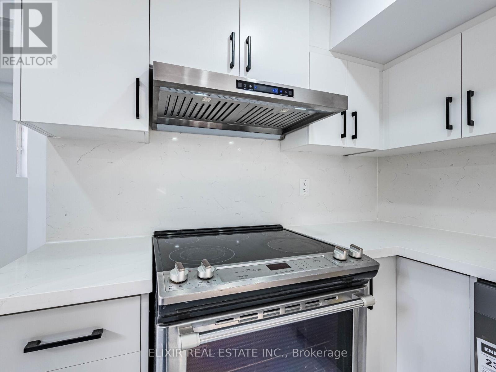20 Penn Drive, Brampton, ON - Indoor Photo Showing Kitchen