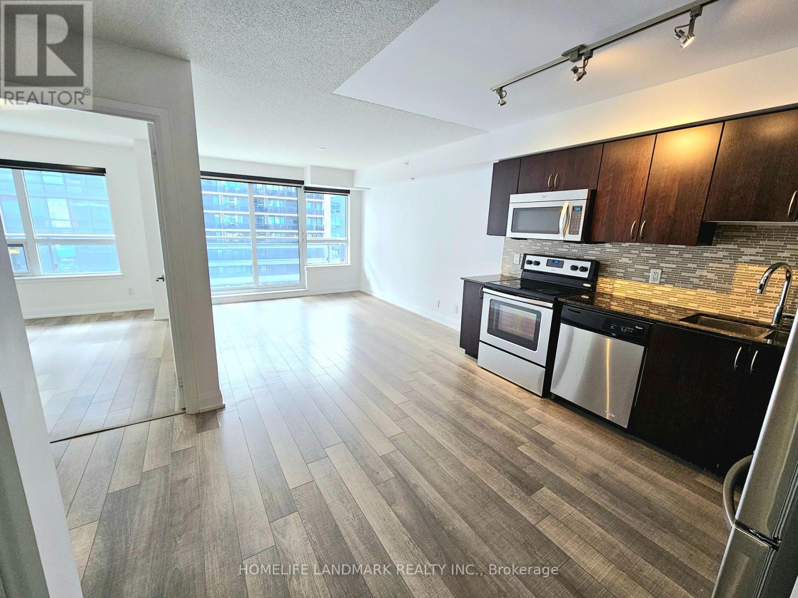 611 - 372 Highway 7 East Road E, Richmond Hill, ON - Indoor Photo Showing Kitchen With Stainless Steel Kitchen