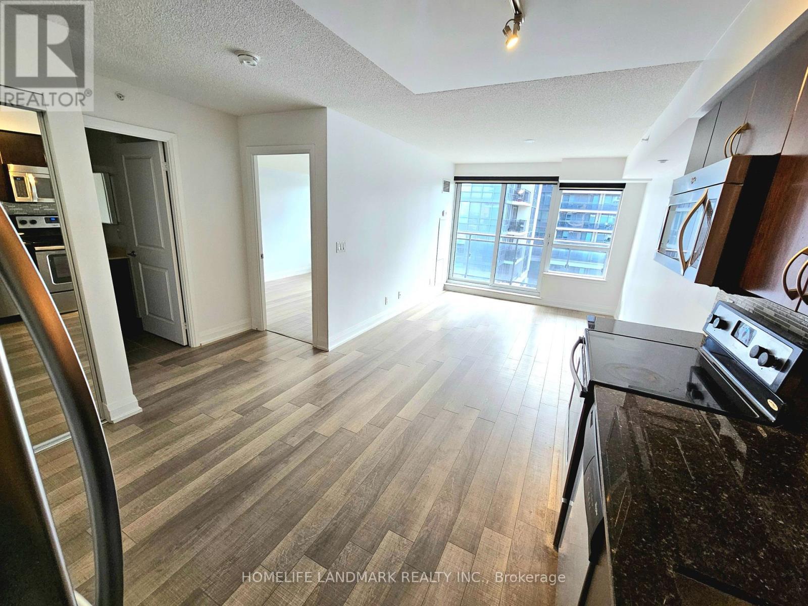 611 - 372 Highway 7 East Road E, Richmond Hill, ON - Indoor