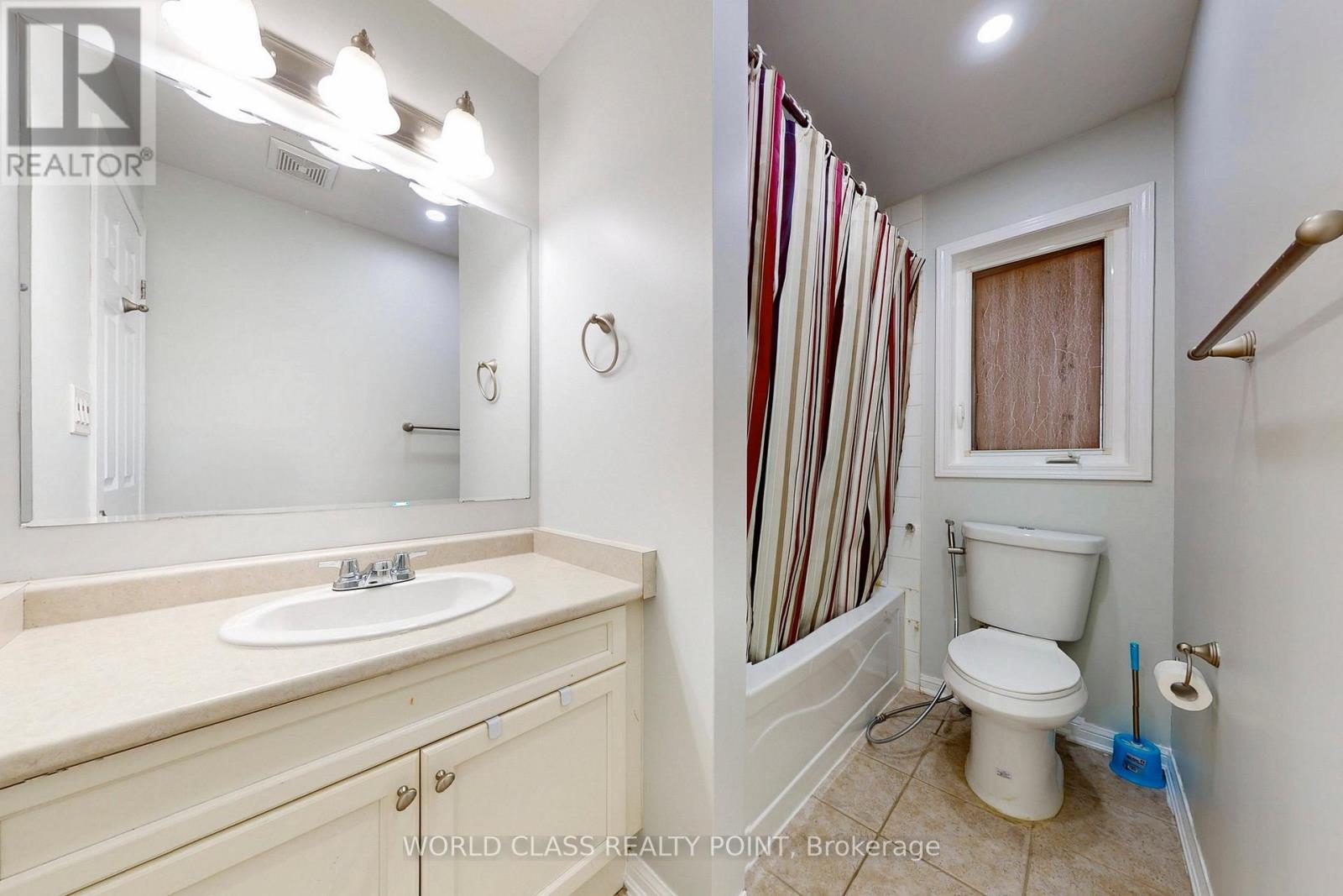 382 Pringle Avenue, Milton, ON - Indoor Photo Showing Bathroom