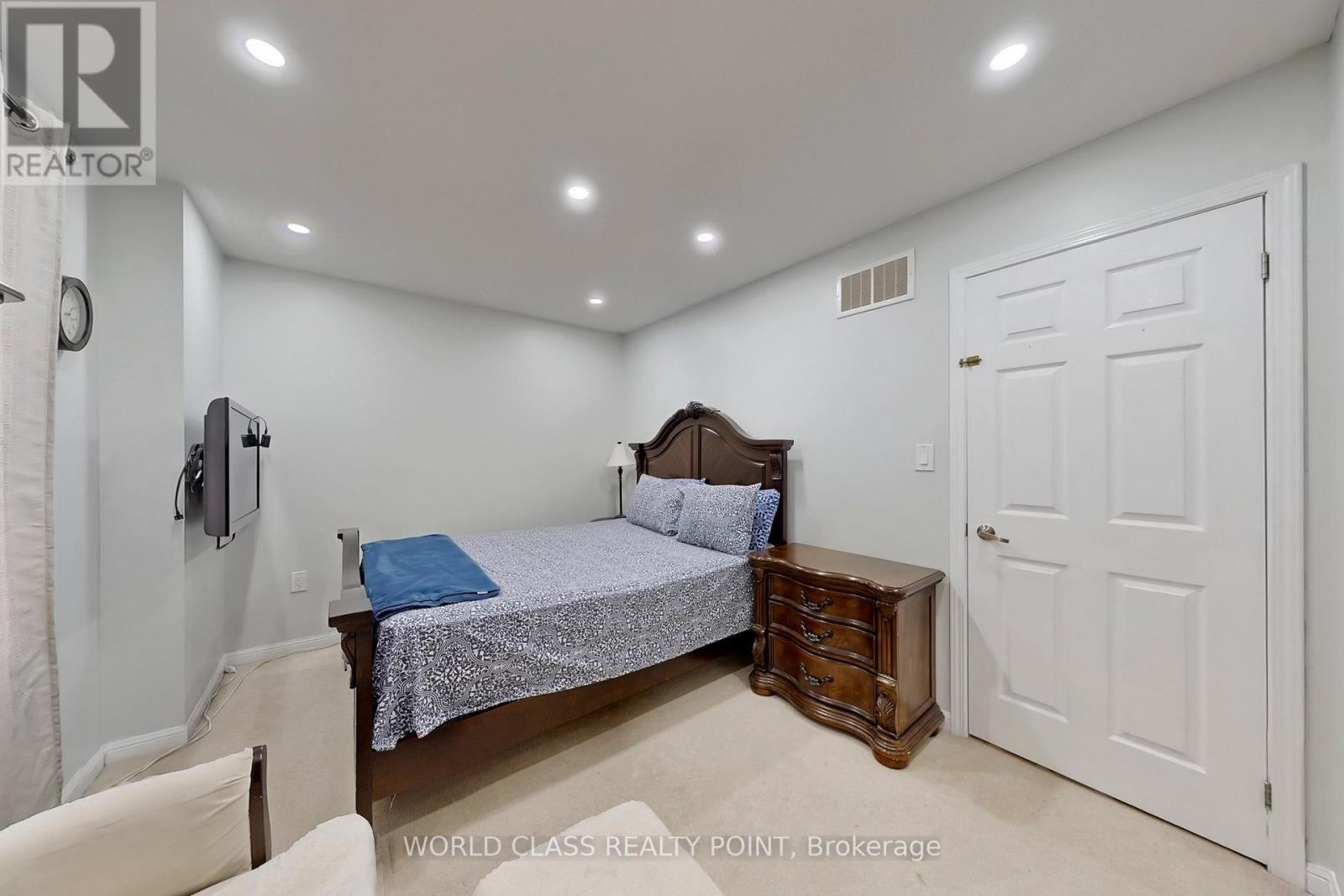 382 Pringle Avenue, Milton, ON - Indoor Photo Showing Bedroom