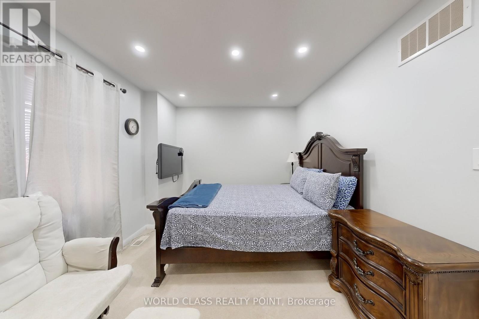 382 Pringle Avenue, Milton, ON - Indoor Photo Showing Bedroom