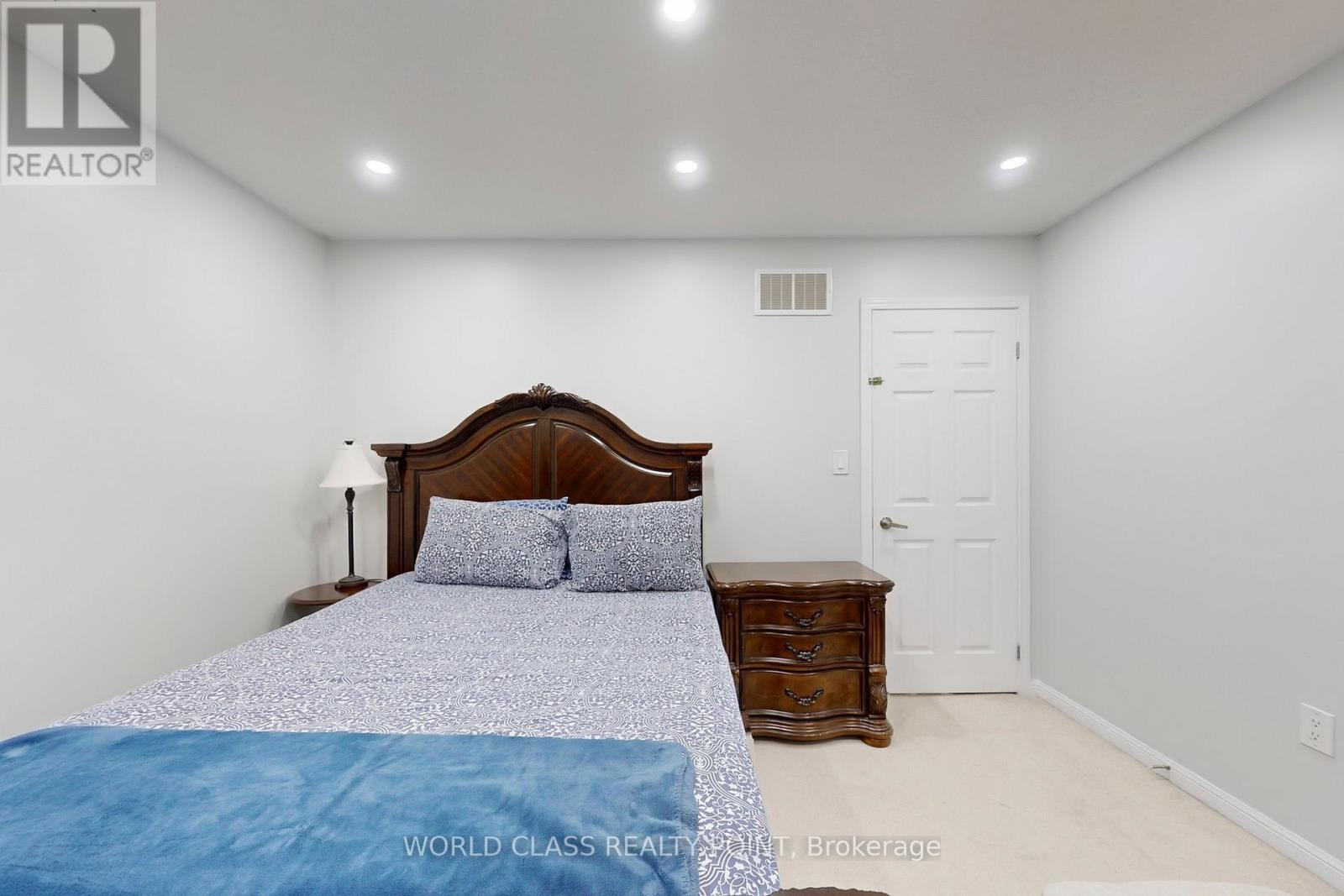 382 Pringle Avenue, Milton, ON - Indoor Photo Showing Bedroom