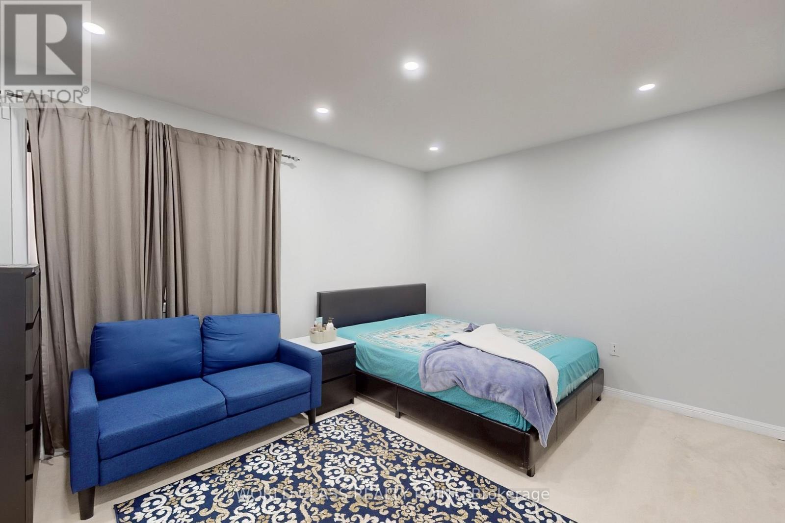 382 Pringle Avenue, Milton, ON - Indoor Photo Showing Bedroom