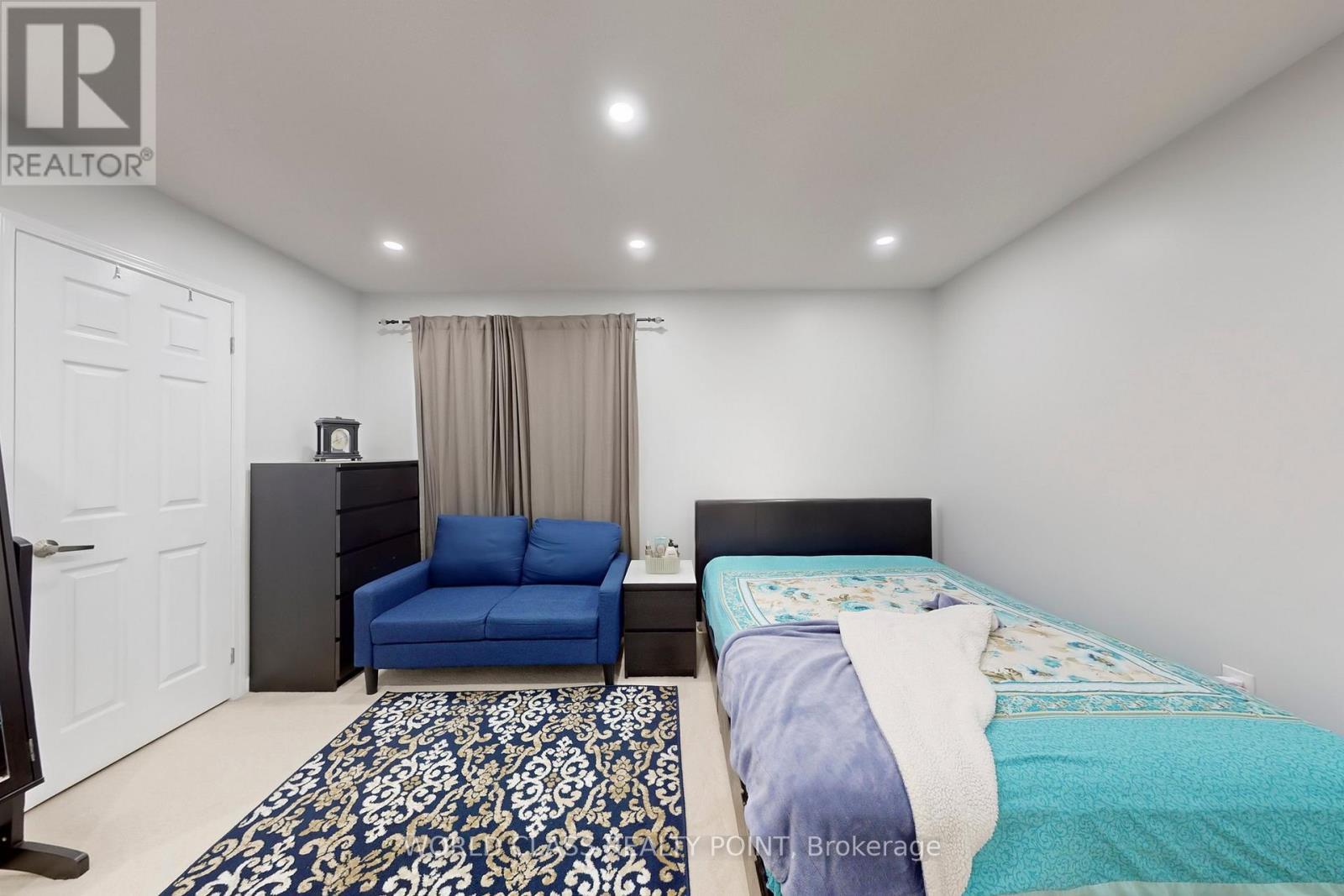 382 Pringle Avenue, Milton, ON - Indoor Photo Showing Bedroom