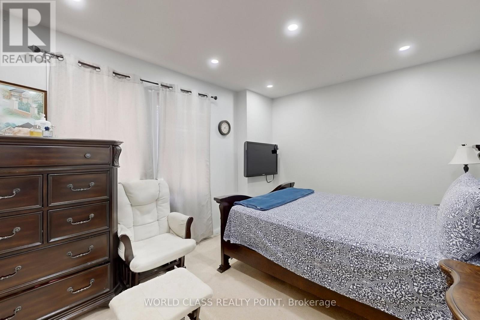 382 Pringle Avenue, Milton, ON - Indoor Photo Showing Bedroom