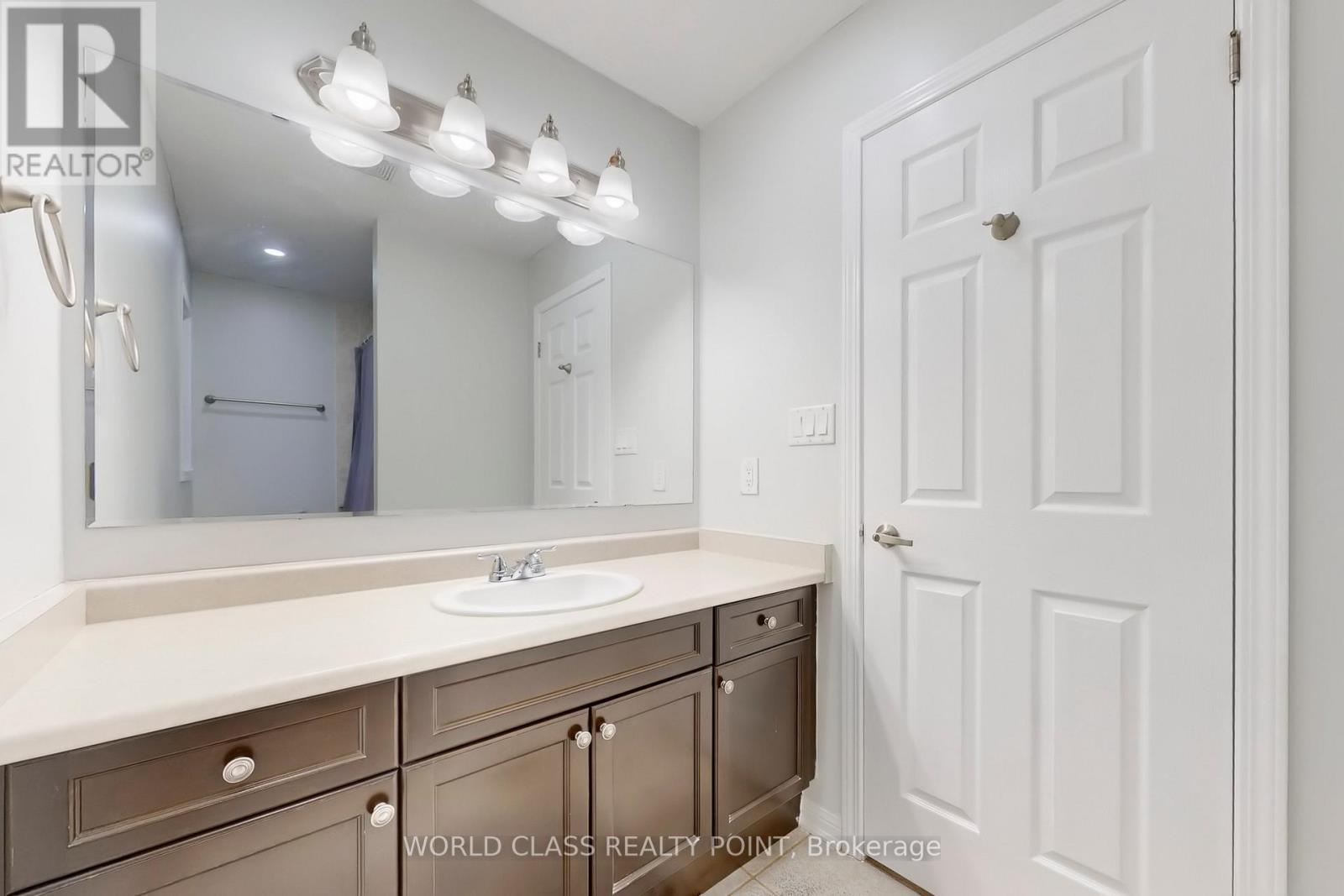 382 Pringle Avenue, Milton, ON - Indoor Photo Showing Bathroom