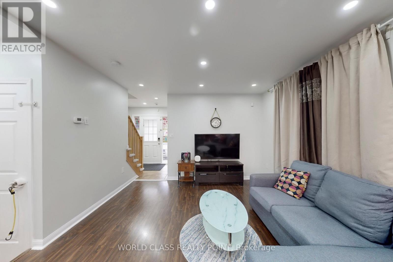 382 Pringle Avenue, Milton, ON - Indoor Photo Showing Living Room