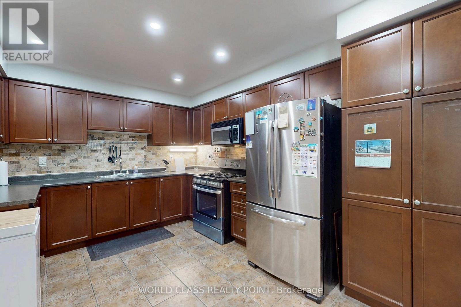 382 Pringle Avenue, Milton, ON - Indoor Photo Showing Kitchen With Double Sink