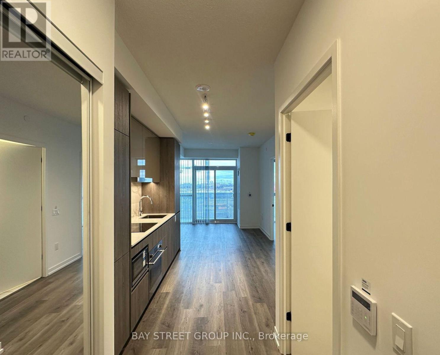 1711 - 8 Interchange Way, Vaughan, ON - Indoor