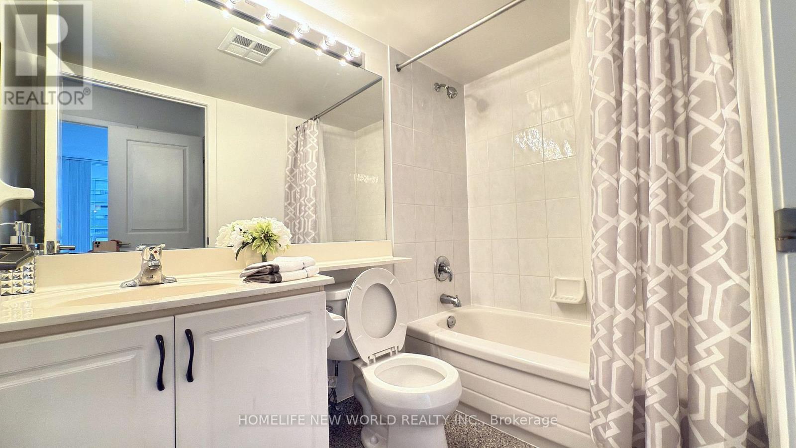 1209 - 4978 Yonge Street, Toronto, ON - Indoor Photo Showing Bathroom