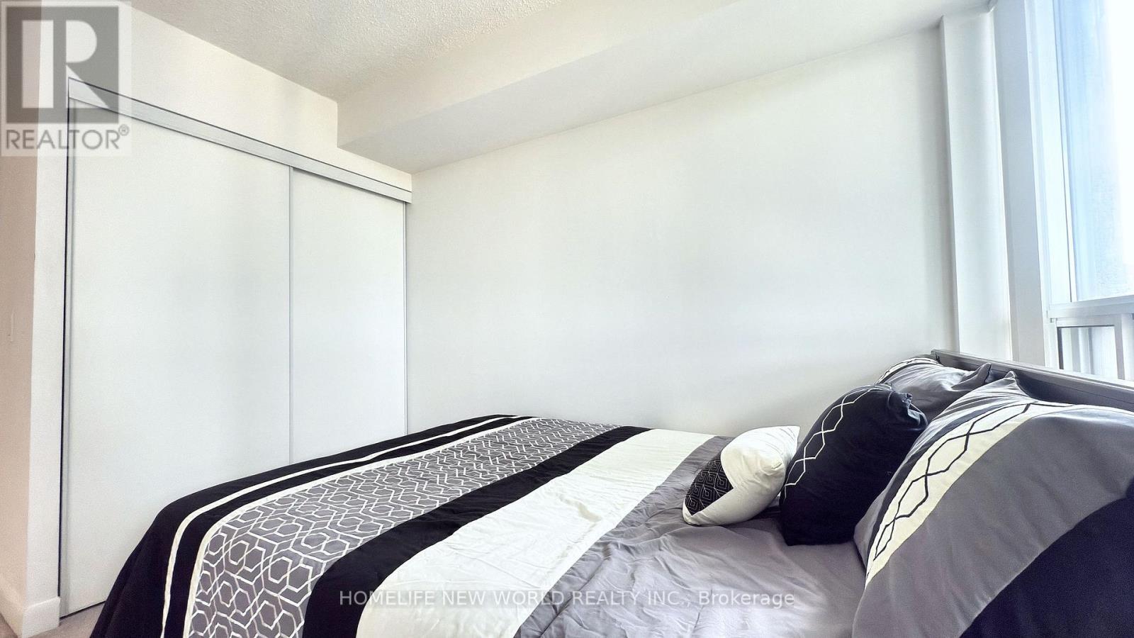 1209 - 4978 Yonge Street, Toronto, ON - Indoor Photo Showing Bedroom