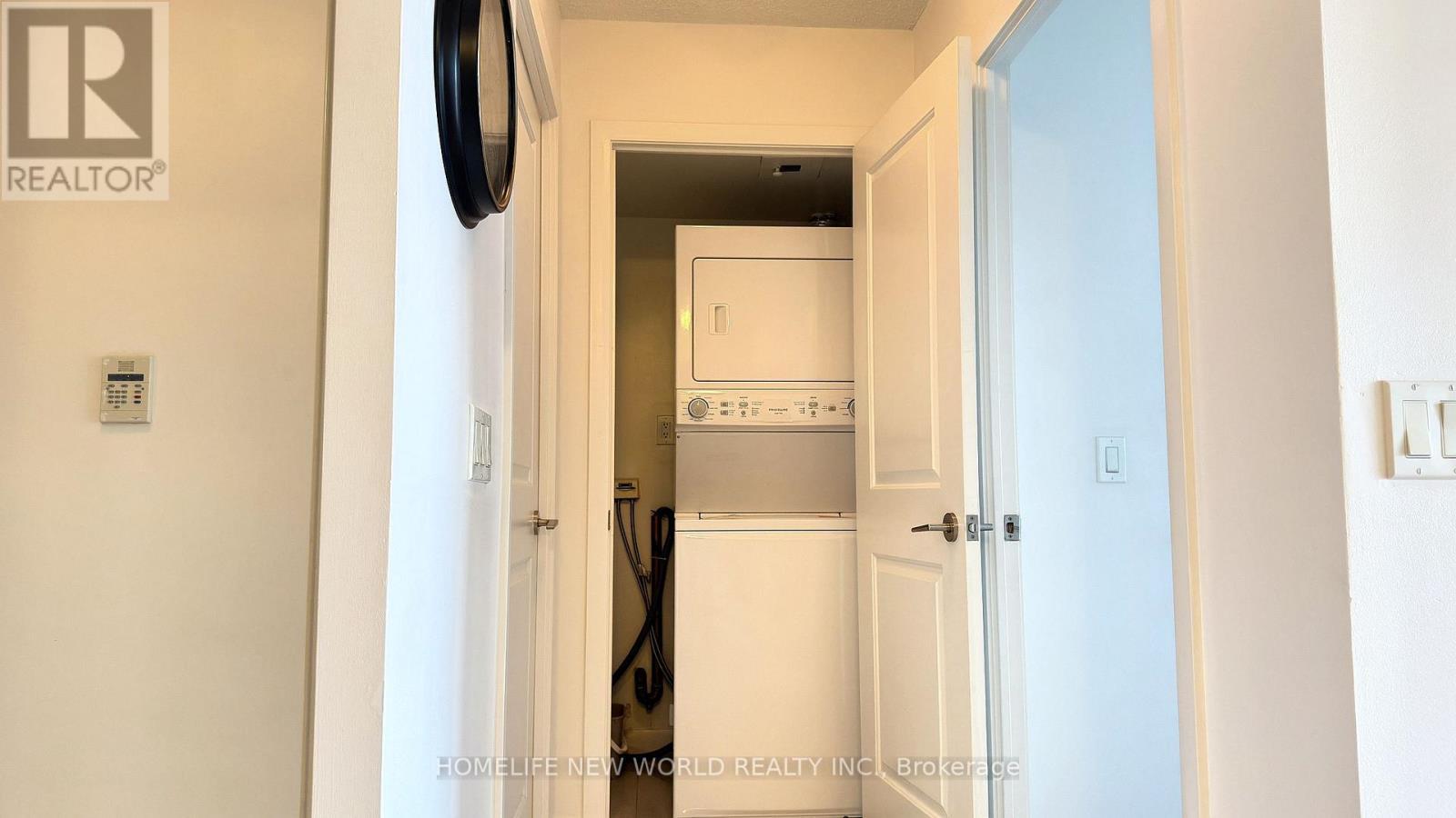 1209 - 4978 Yonge Street, Toronto, ON - Indoor