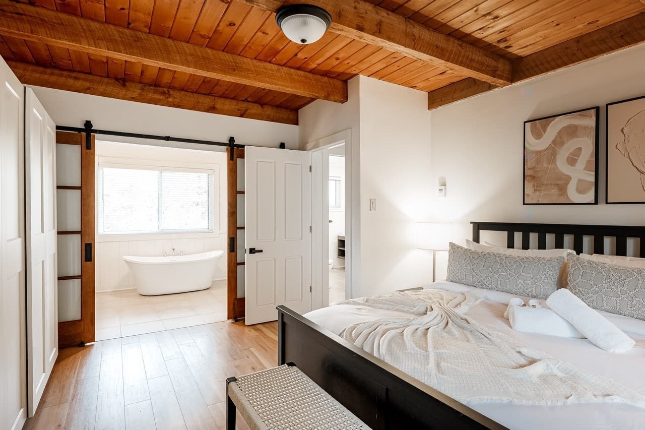 Master Bedroom - 876 Rue Principale, Saint-Sauveur, QC - Indoor Photo Showing Bedroom