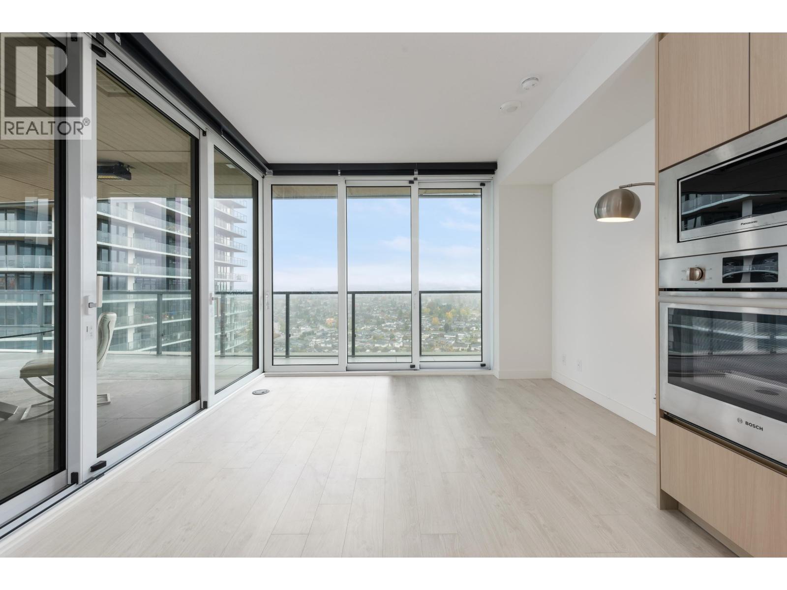 3204 4890 Lougheed Highway, Burnaby, BC - Indoor