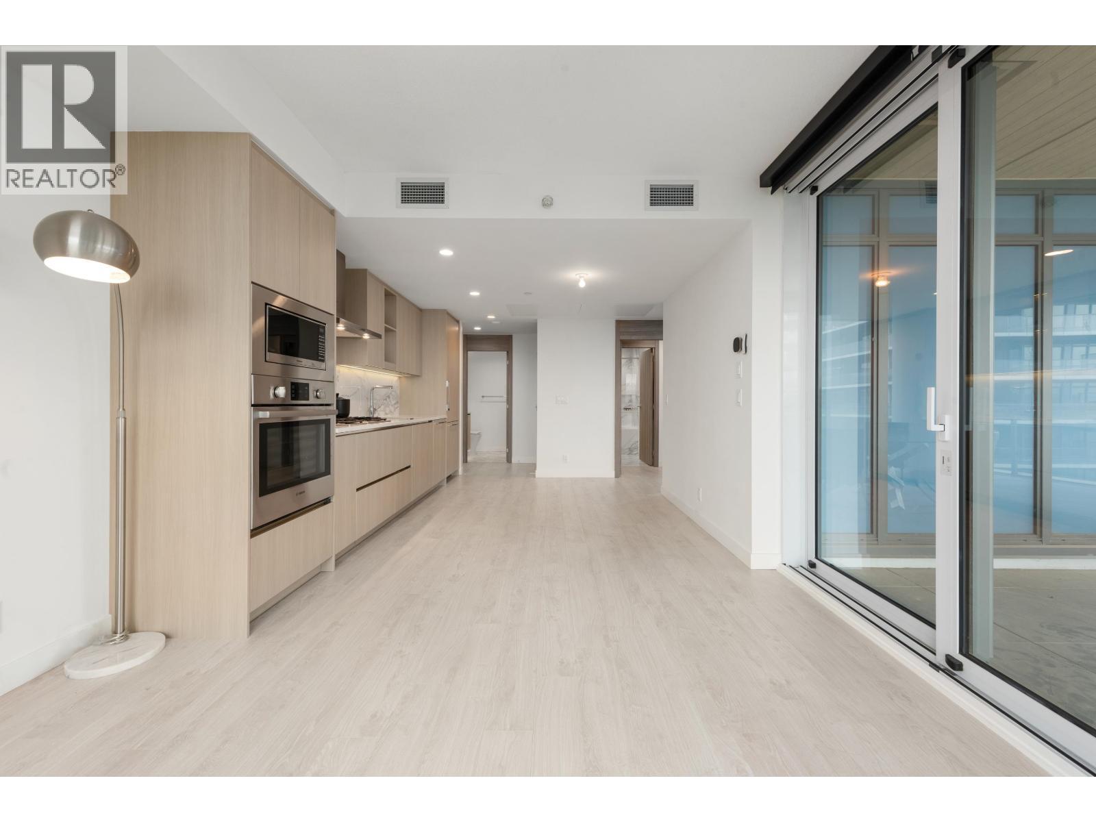3204 4890 Lougheed Highway, Burnaby, BC - Indoor Photo Showing Kitchen