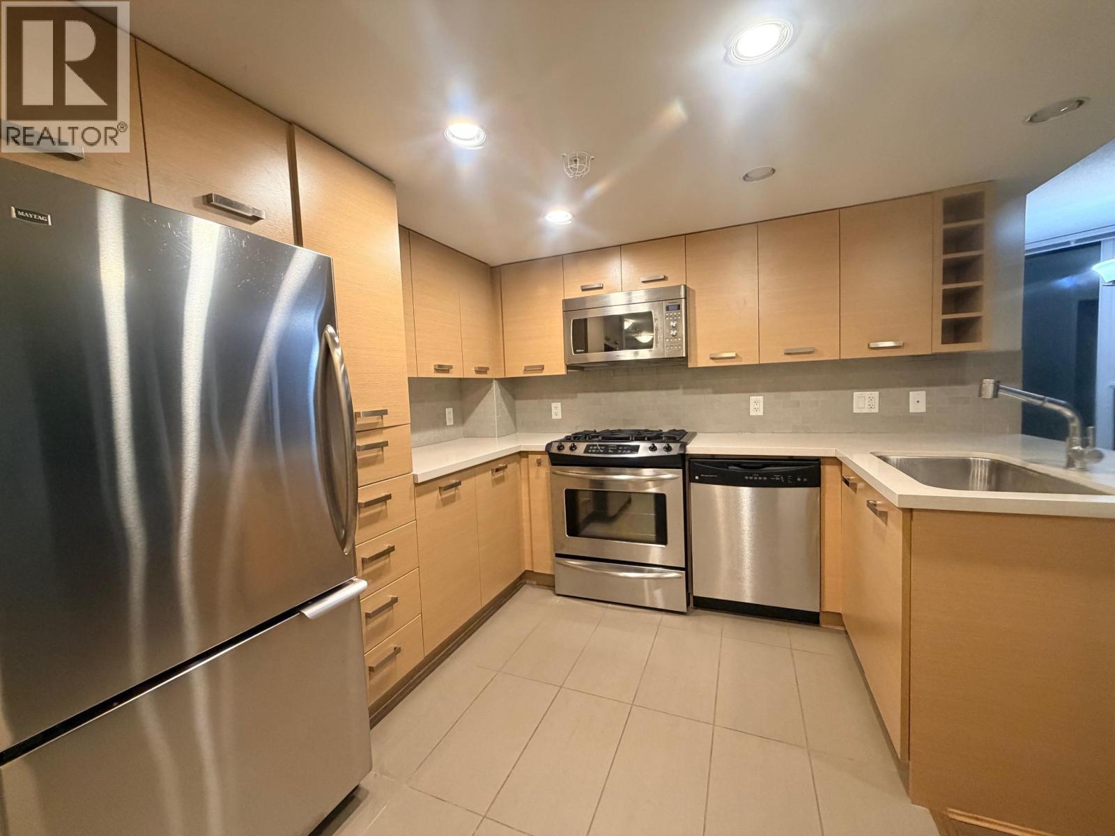 1512 8033 Saba Road, Richmond, BC - Indoor Photo Showing Kitchen