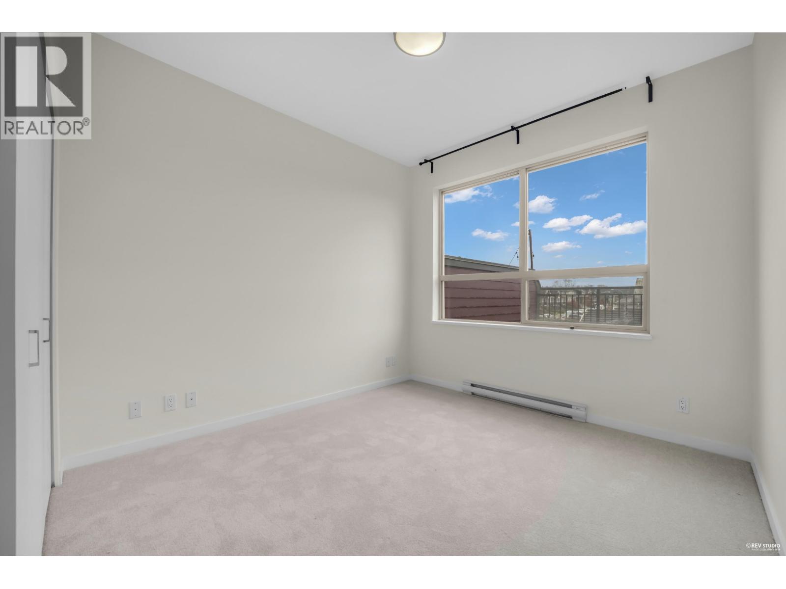 210 288 Hampton Street, New Westminster, BC - Indoor Photo Showing Other Room