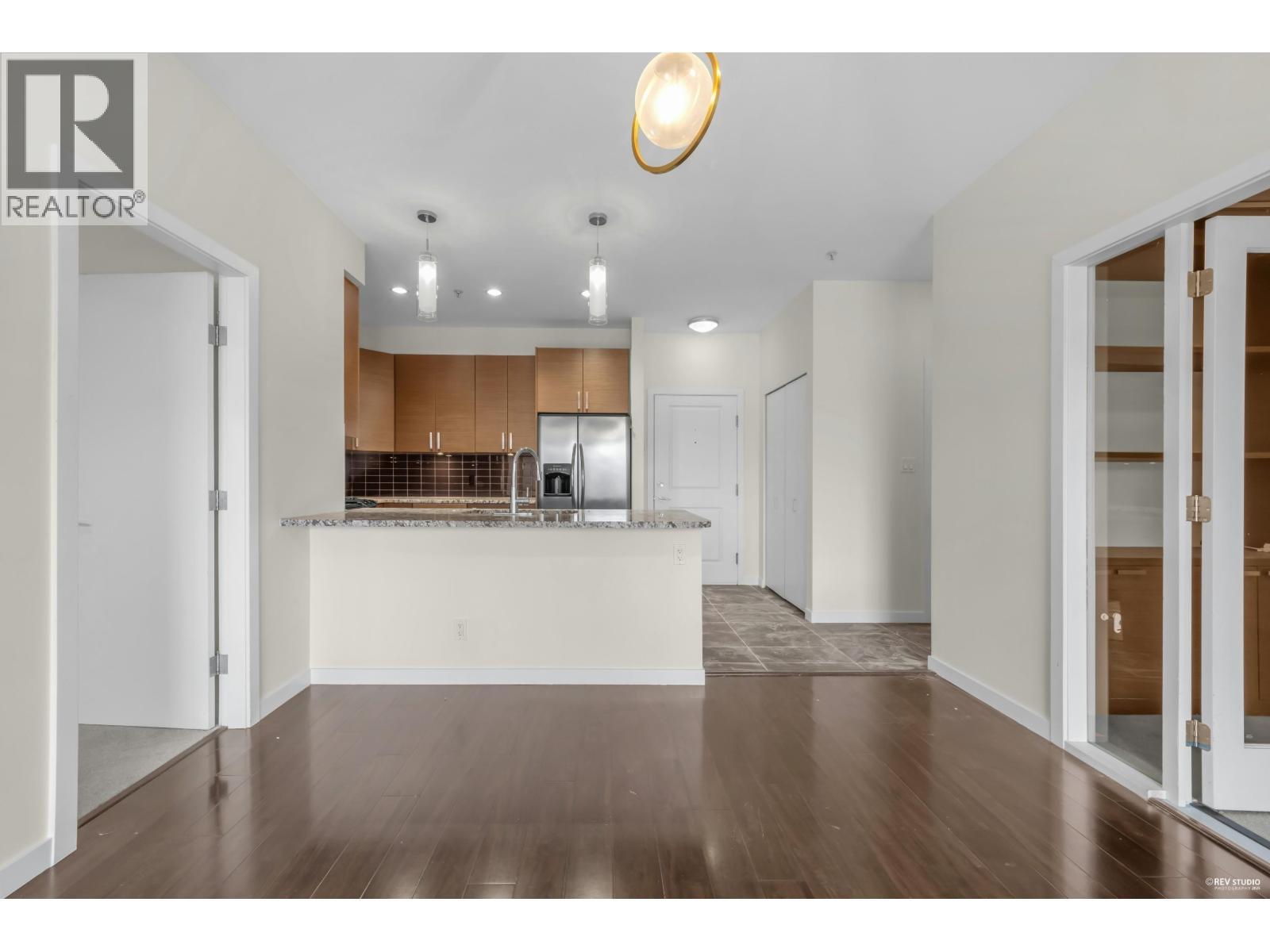 210 288 Hampton Street, New Westminster, BC - Indoor Photo Showing Kitchen