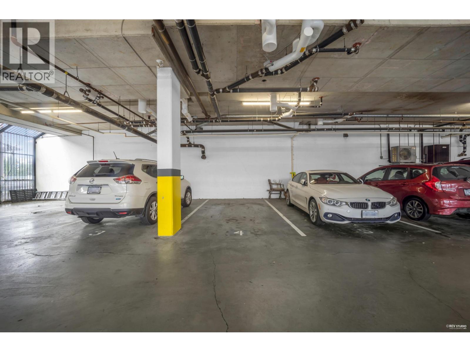 210 288 Hampton Street, New Westminster, BC - Indoor Photo Showing Garage