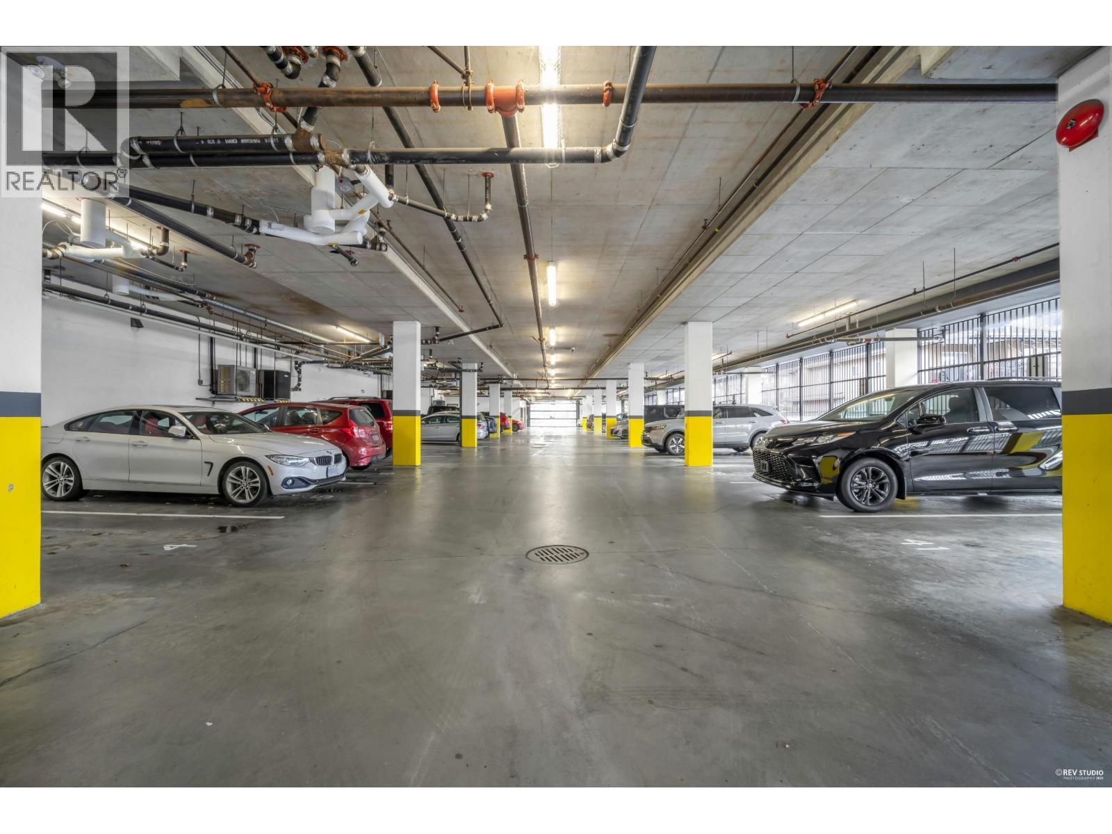 210 288 Hampton Street, New Westminster, BC - Indoor Photo Showing Garage