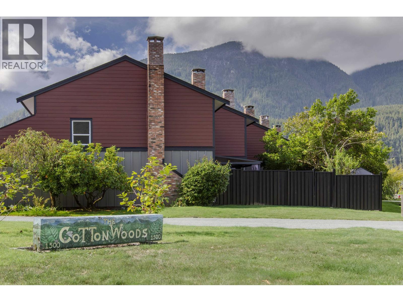 33 1500 Judd Road, Squamish, BC - Outdoor