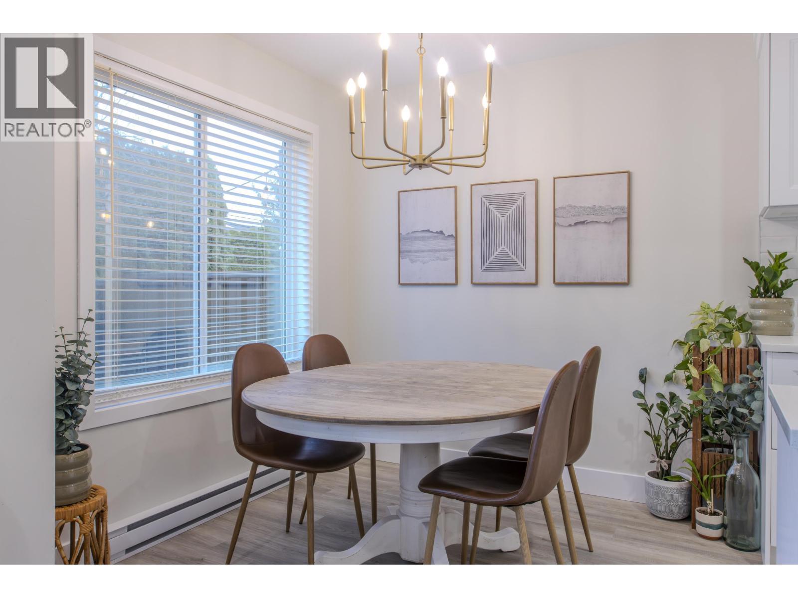 33 1500 Judd Road, Squamish, BC - Indoor Photo Showing Dining Room