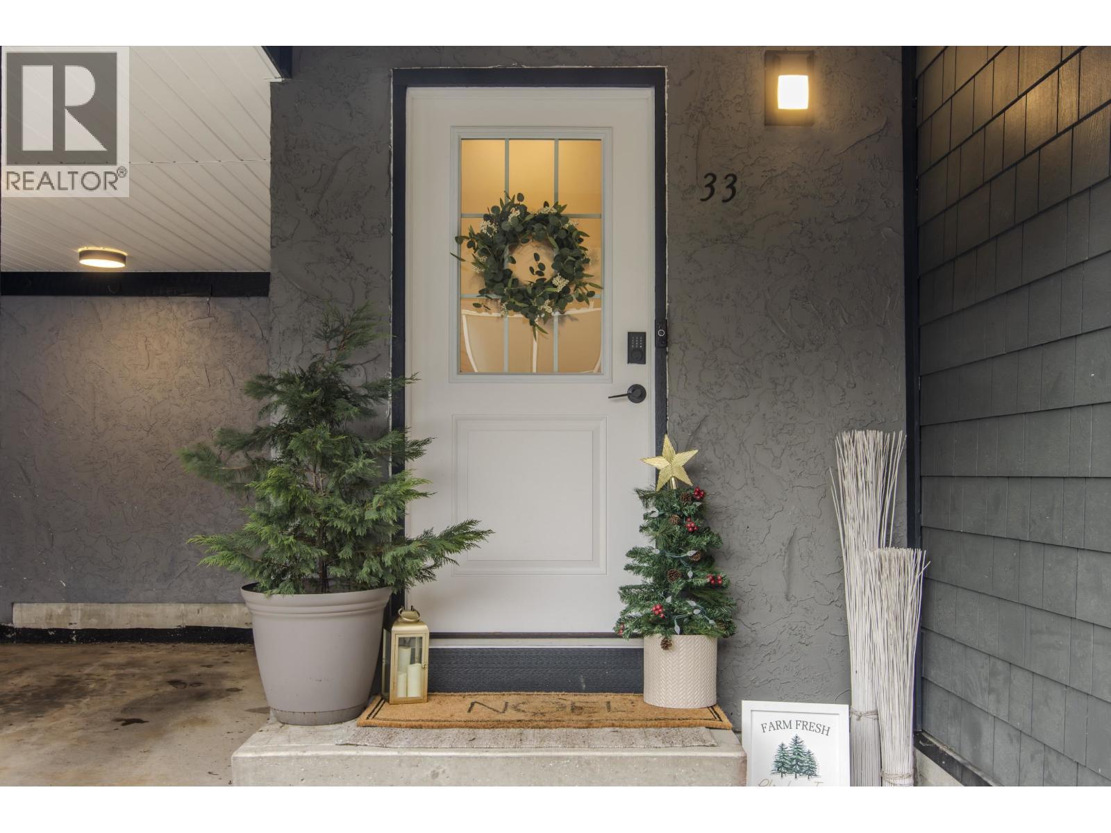 33 1500 Judd Road, Squamish, BC - With Exterior