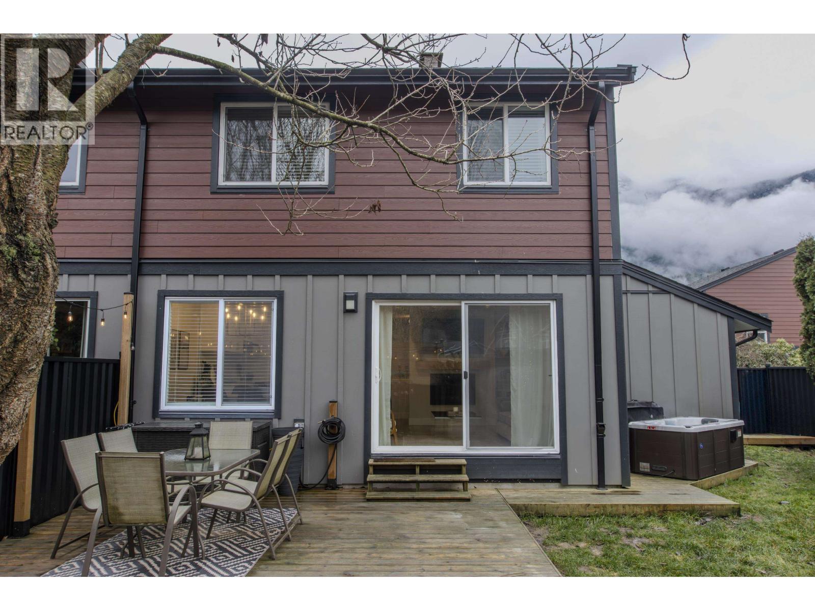 33 1500 Judd Road, Squamish, BC - Outdoor With Deck Patio Veranda With Exterior